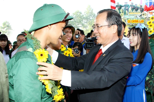 Tỉnh Bình Dương tiễn hơn 1600 tân binh lên đường nhập ngũ